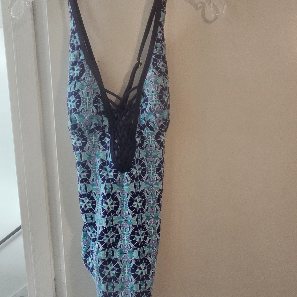 GUC Sz. 8 Lelana Stylish Blue Geometric Chemise